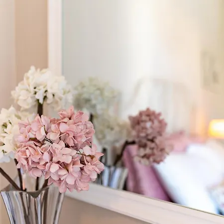 Tres Jolie - Stylish Cityheart Apartment *
