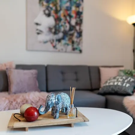 Tres Jolie - Stylish Cityheart